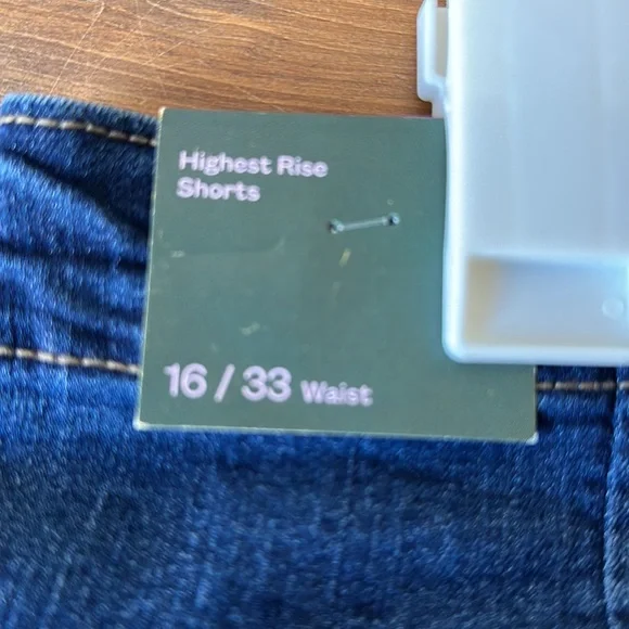 🌞 NWT Wild Fable high rise denim shorts - Picture 4 of 4
